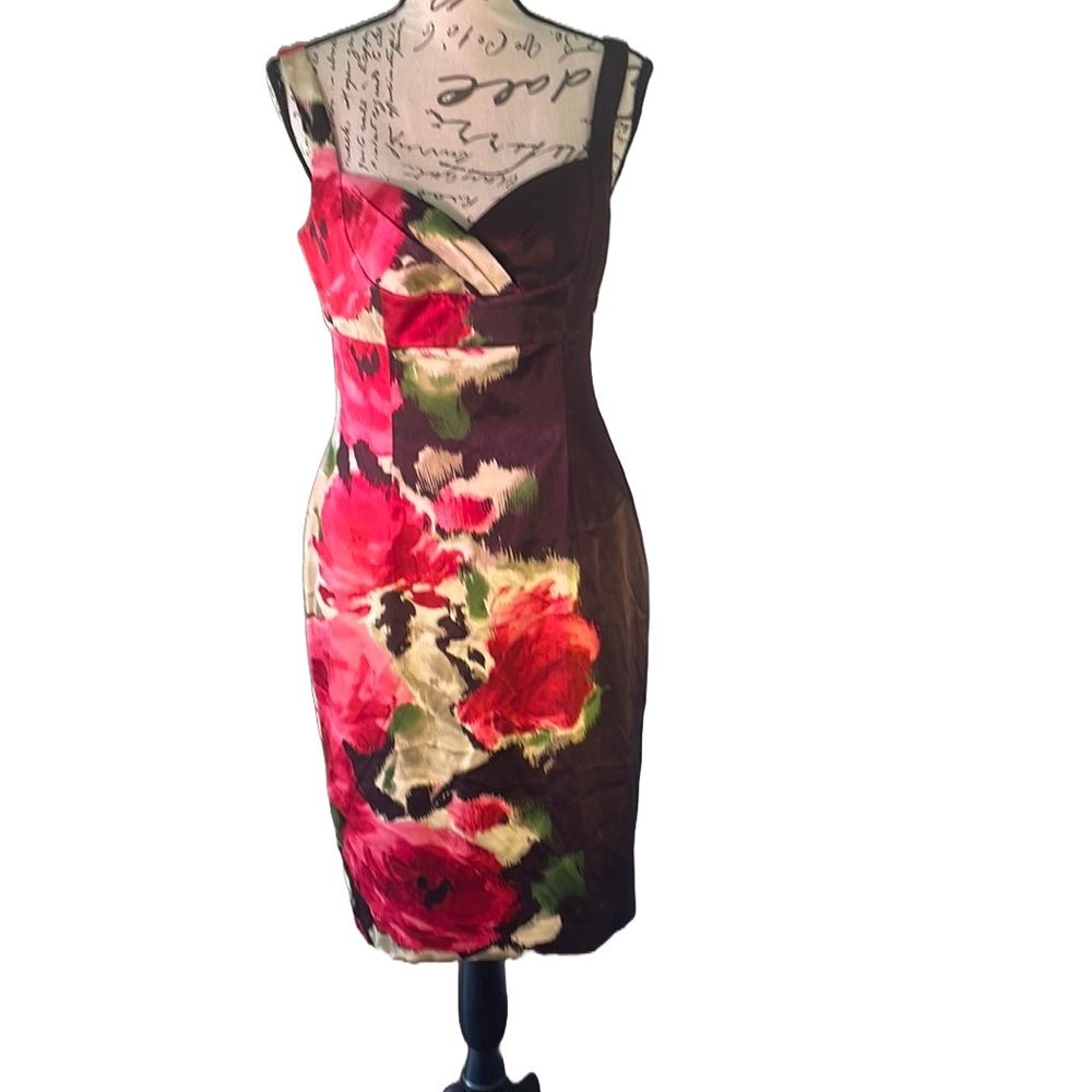 Beautiful Maggie London slim fitting cocktail dress size 6